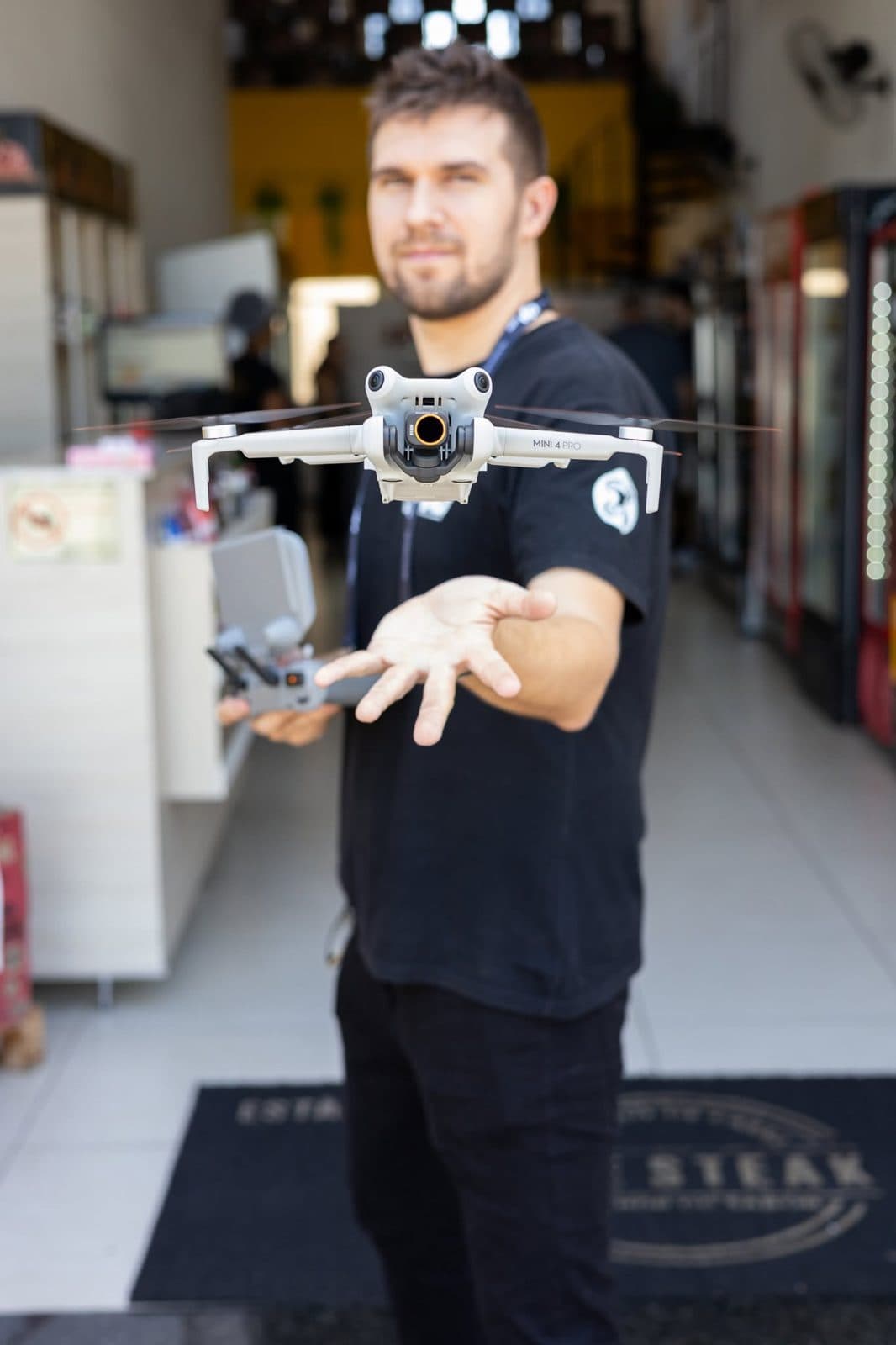 Kayê Plepis, piloto de drone da MAV Drone